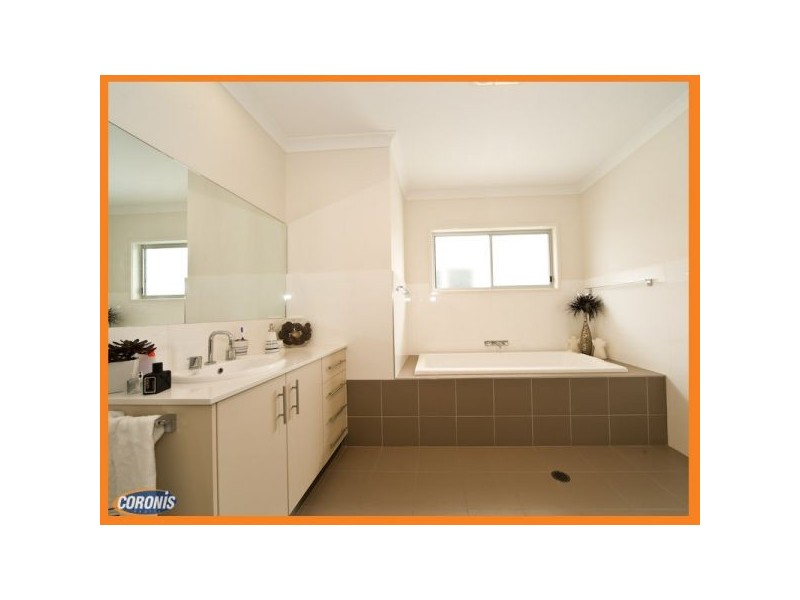 34 Raceview Avenue, Hendra QLD 4011