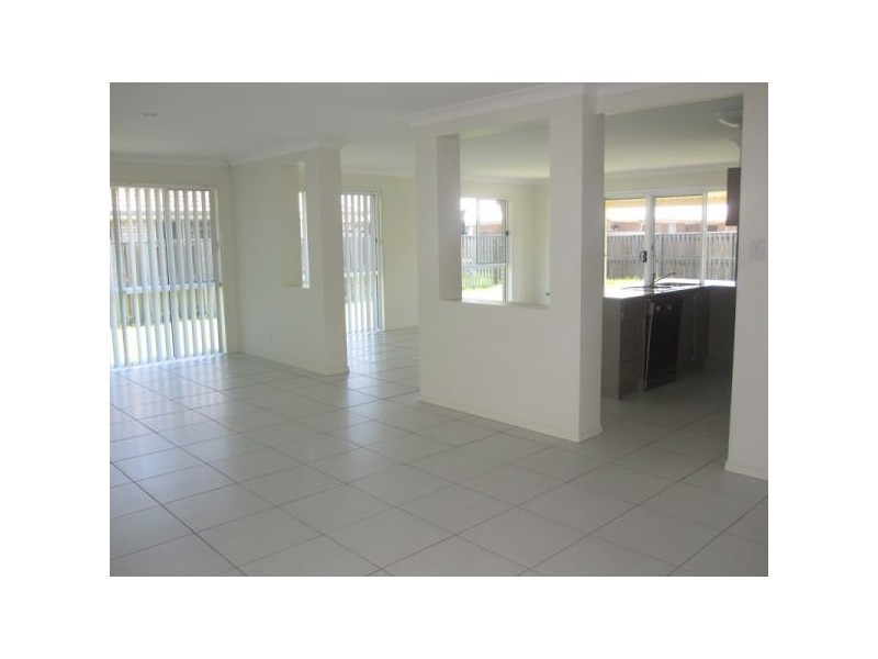 z12  Dear Place, Bellmere QLD 4510