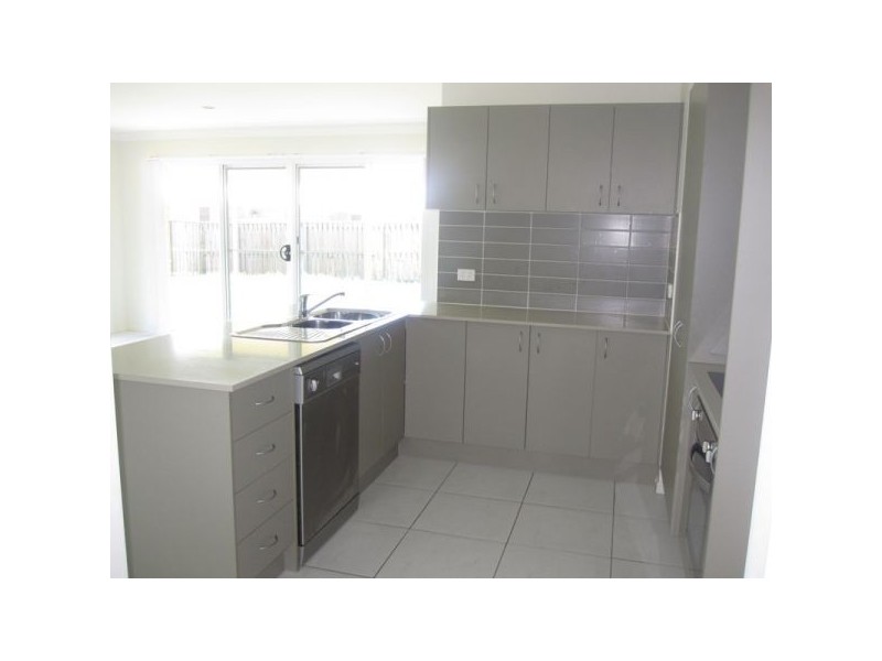 z12  Dear Place, Bellmere QLD 4510