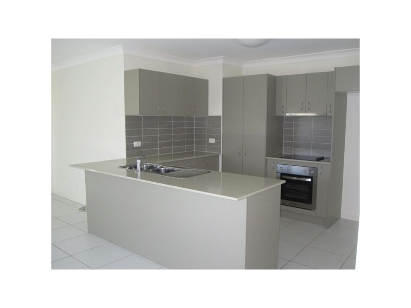 z12  Dear Place, Bellmere QLD 4510