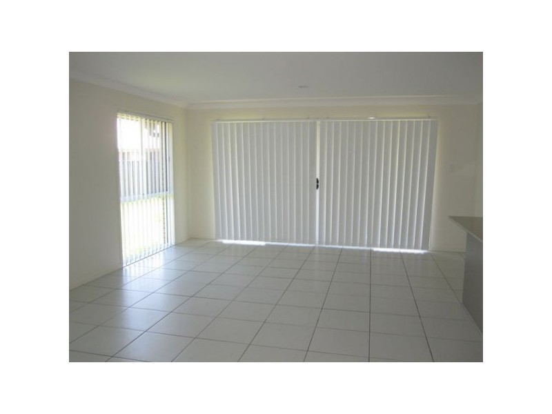 z12  Dear Place, Bellmere QLD 4510