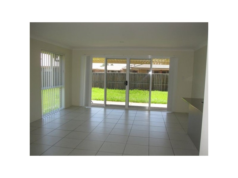 z12  Dear Place, Bellmere QLD 4510