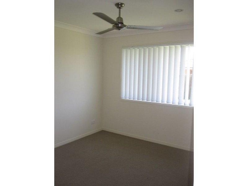 z12  Dear Place, Bellmere QLD 4510