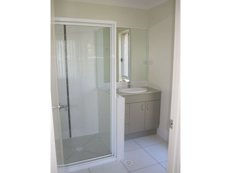 z12  Dear Place, Bellmere QLD 4510