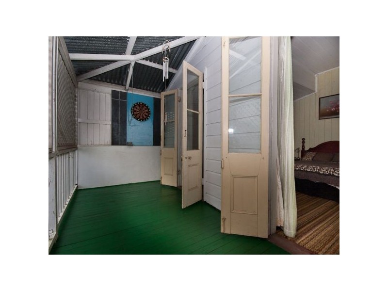 115 Palm Avenue, Shorncliffe QLD 4017