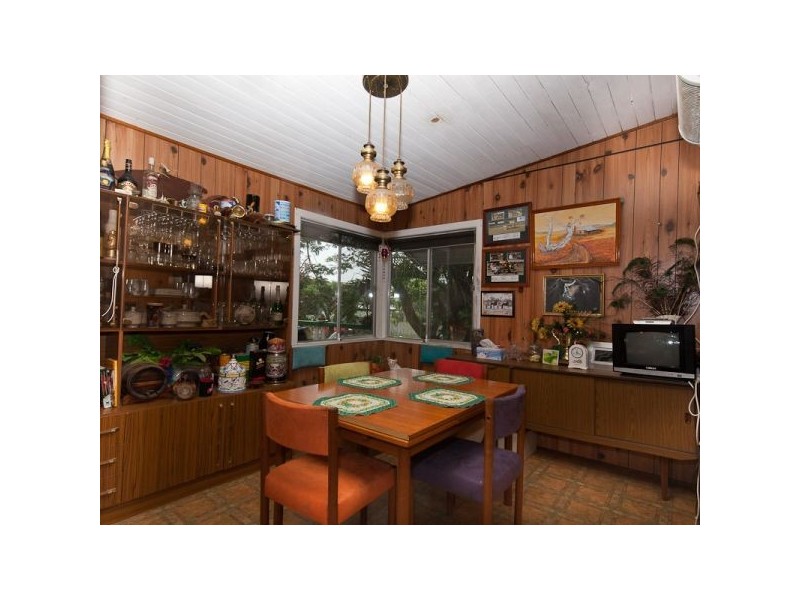 115 Palm Avenue, Shorncliffe QLD 4017