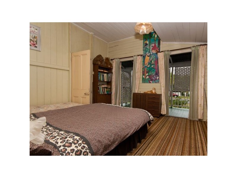 115 Palm Avenue, Shorncliffe QLD 4017