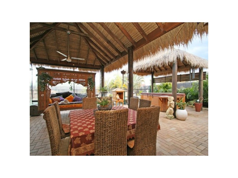 11 Memoire Court, Eatons Hill QLD 4037