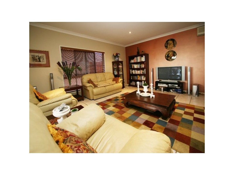 11 Memoire Court, Eatons Hill QLD 4037