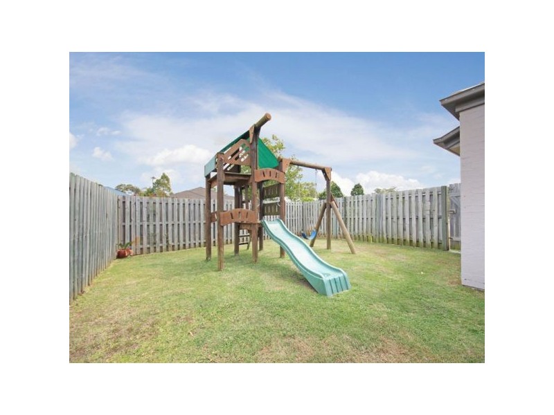 2 Brimstone Court, Kallangur QLD 4503