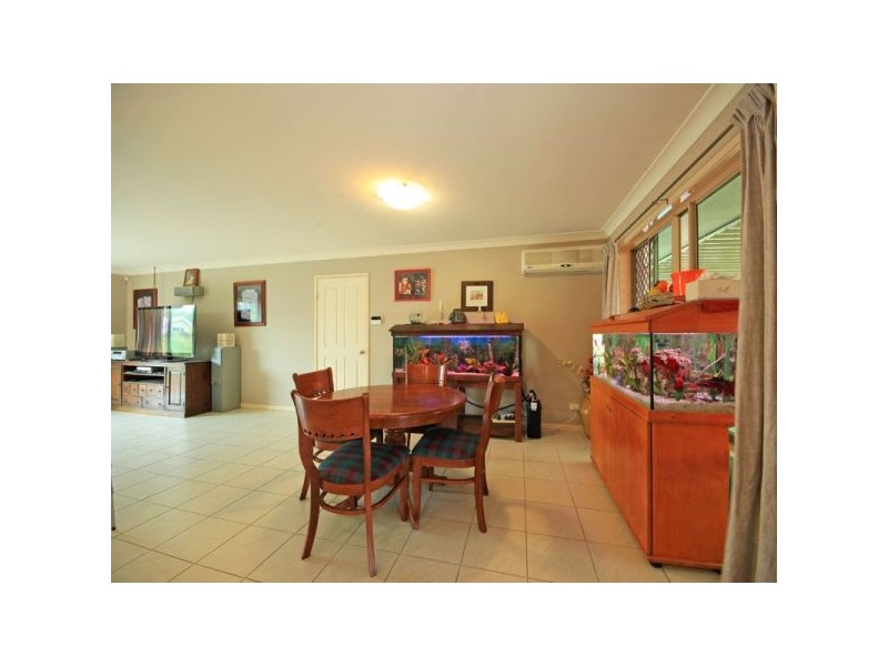 2 Brimstone Court, Kallangur QLD 4503