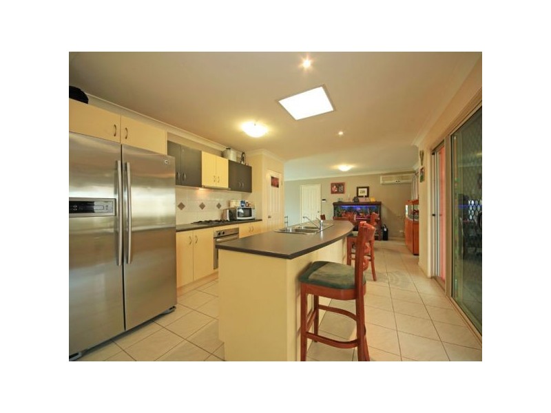 2 Brimstone Court, Kallangur QLD 4503