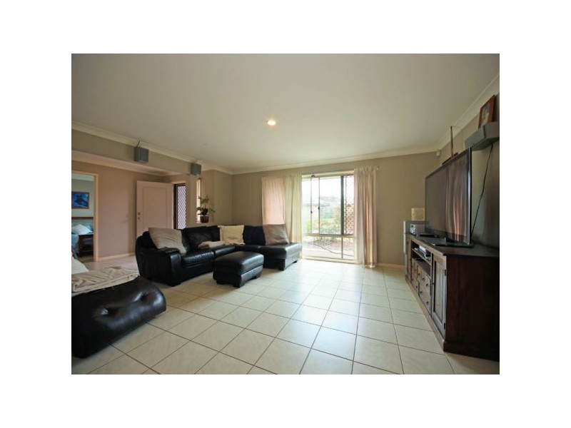 2 Brimstone Court, Kallangur QLD 4503