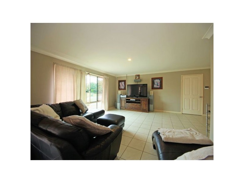 2 Brimstone Court, Kallangur QLD 4503