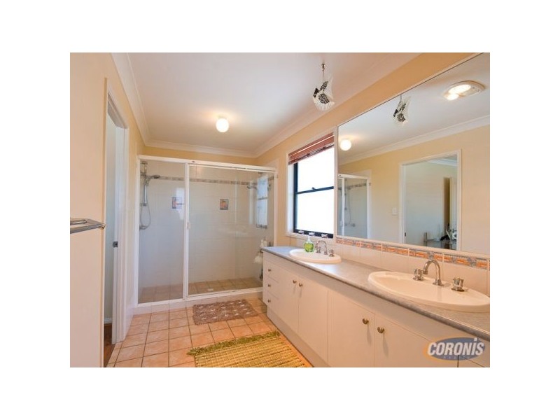 16 Bunyaville Close, Arana Hills QLD 4054