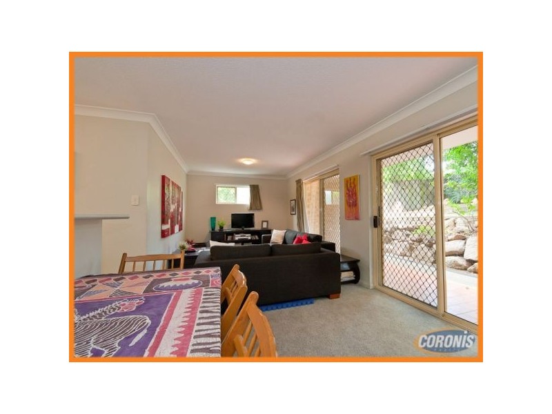 2/31 Victor Street, Holland Park QLD 4121