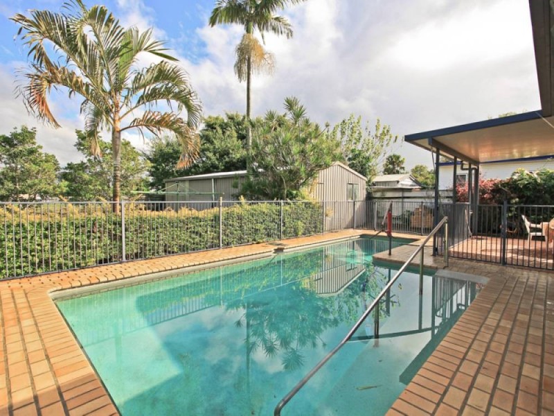 153 Kianawah Road, Wynnum West QLD 4178