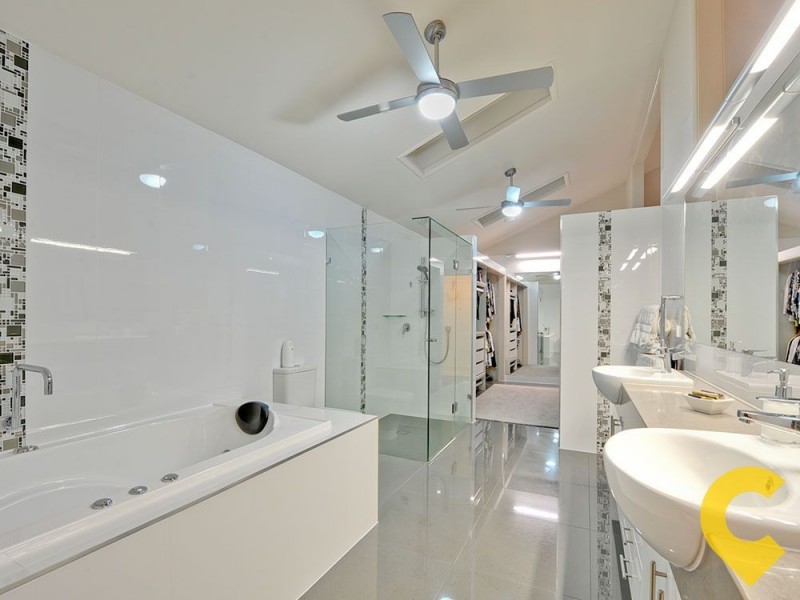 74 Duncan Street, Wynnum West QLD 4178
