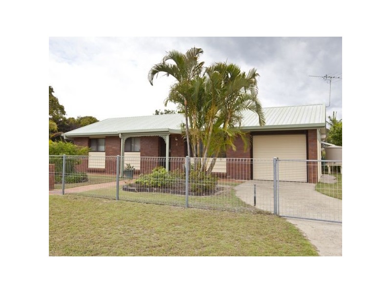 2 Moatah Drive, Beachmere QLD 4510