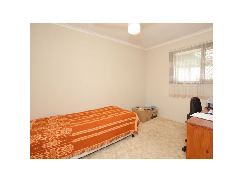 2 Moatah Drive, Beachmere QLD 4510