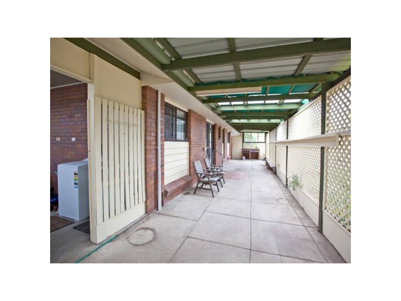 2 Moatah Drive, Beachmere QLD 4510