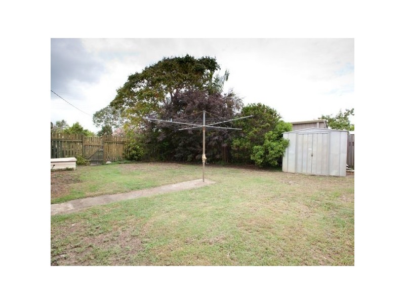 2 Moatah Drive, Beachmere QLD 4510