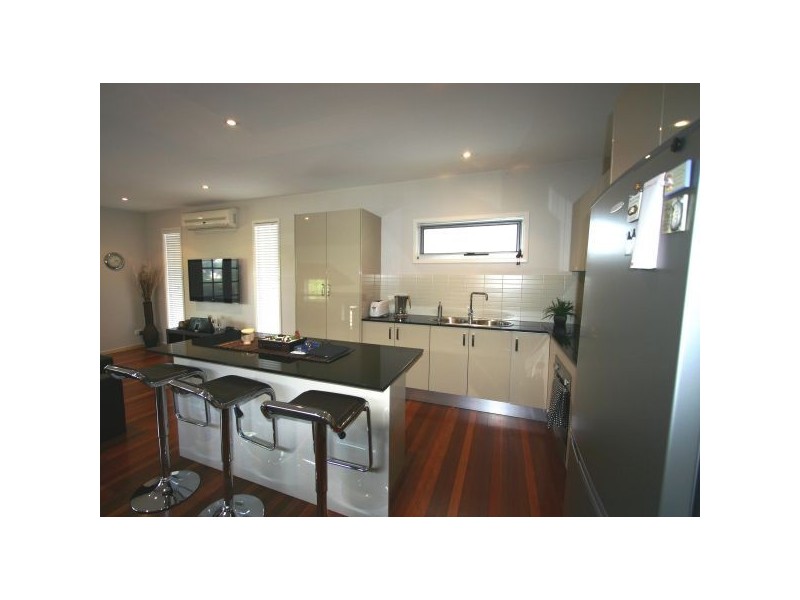 2/102  Yundah Street, Shorncliffe QLD 4017