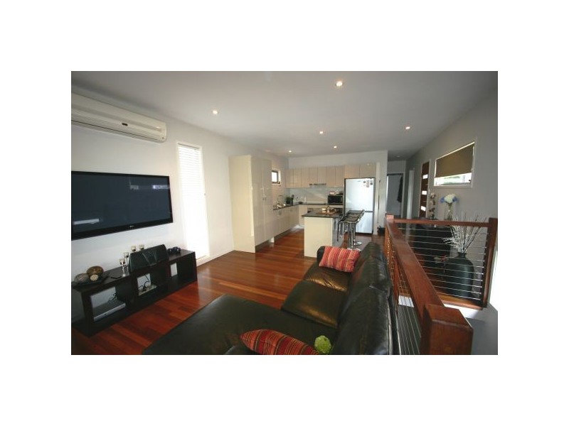 2/102  Yundah Street, Shorncliffe QLD 4017