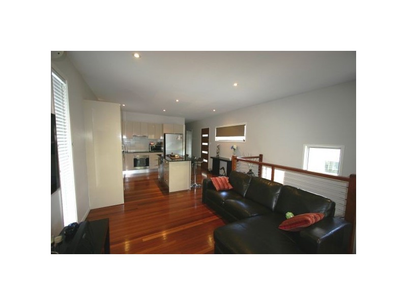 2/102  Yundah Street, Shorncliffe QLD 4017