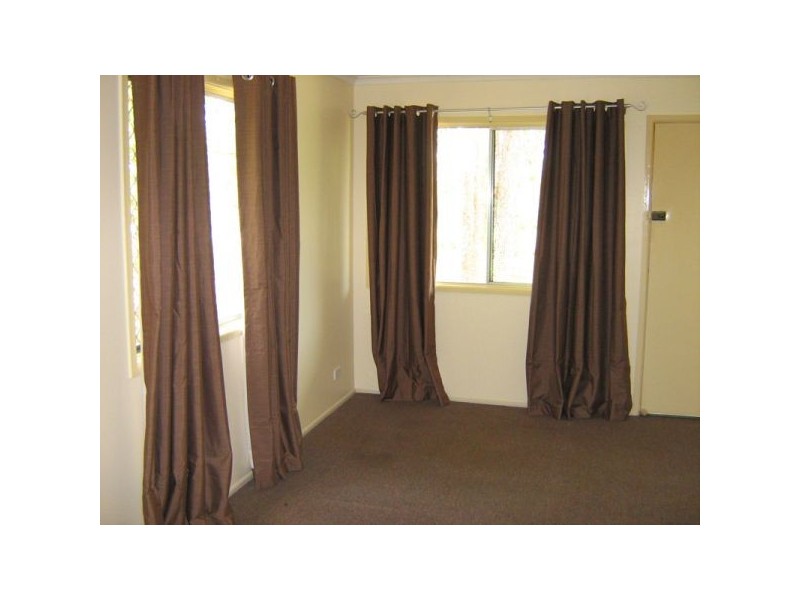 215 Old Logan Road, Camira QLD 4300