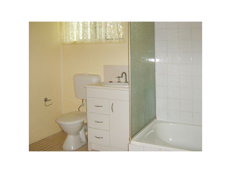 215 Old Logan Road, Camira QLD 4300