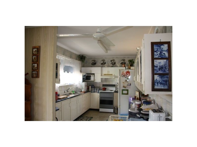 8 Rockvale Street, Coopers Plains QLD 4108