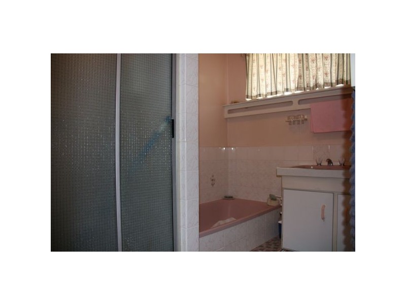 8 Rockvale Street, Coopers Plains QLD 4108