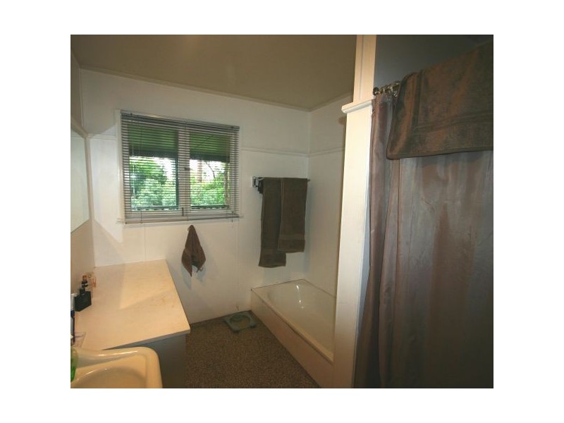 4 Kingaroy Street, Stafford QLD 4053