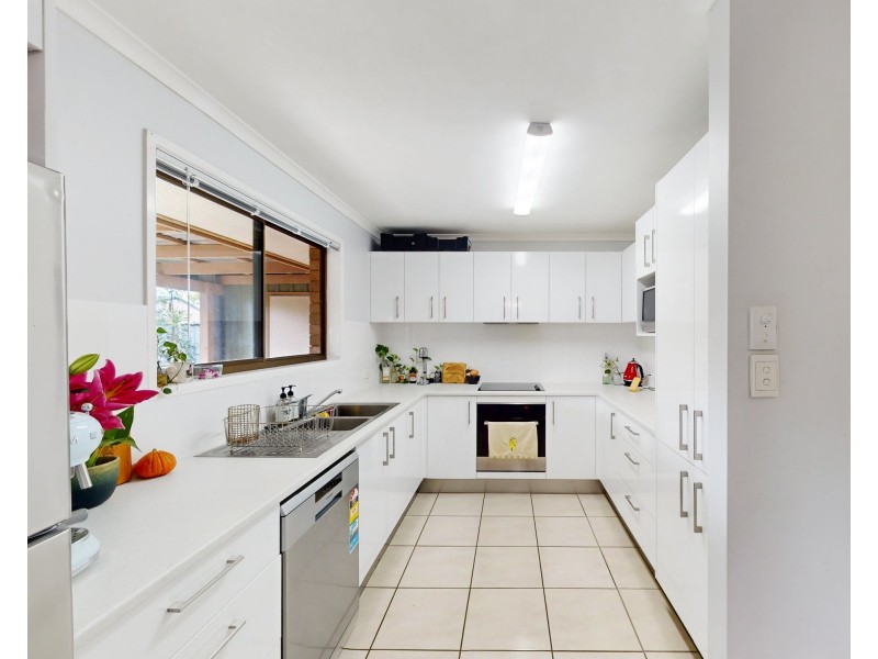 7 Siska Court, Beachmere QLD 4510