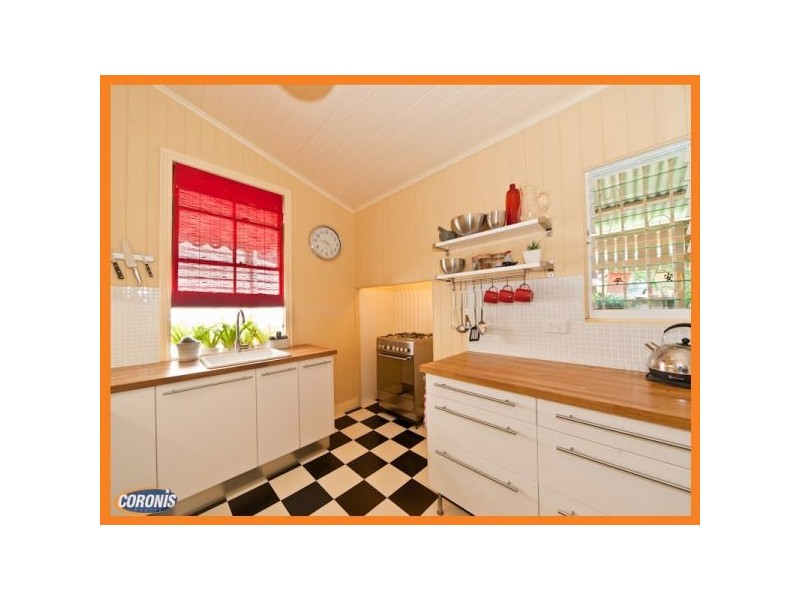 8 Jubilee Street, Greenslopes QLD 4120