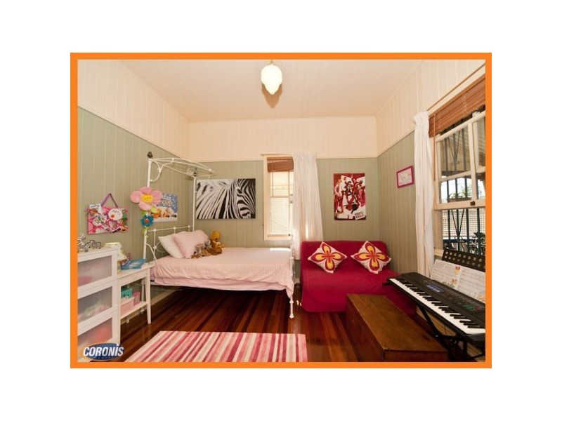 8 Jubilee Street, Greenslopes QLD 4120