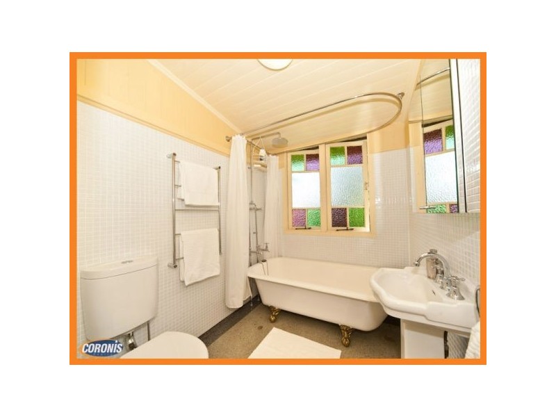 8 Jubilee Street, Greenslopes QLD 4120