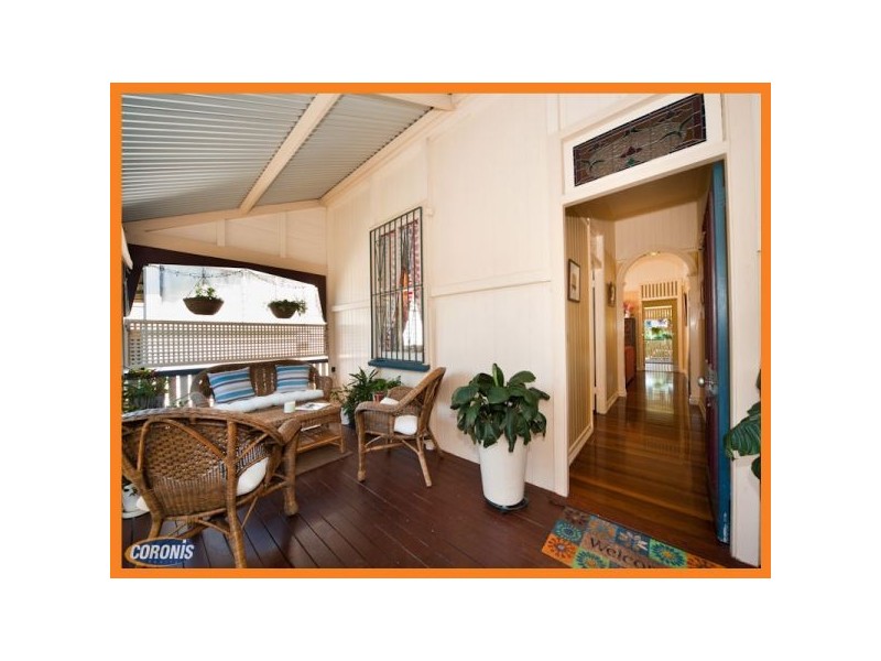 8 Jubilee Street, Greenslopes QLD 4120