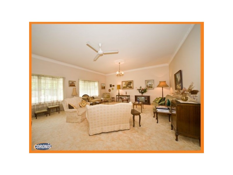 1 Mannersley Street, Carindale QLD 4152