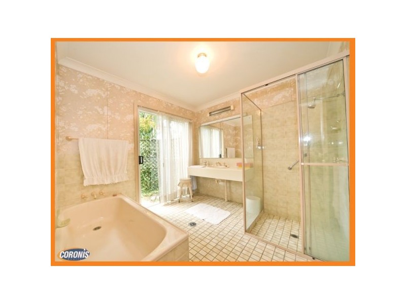 1 Mannersley Street, Carindale QLD 4152