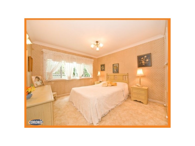 1 Mannersley Street, Carindale QLD 4152