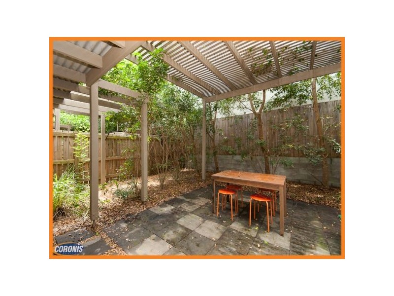 4/8  Eric Rd, Holland Park QLD 4121