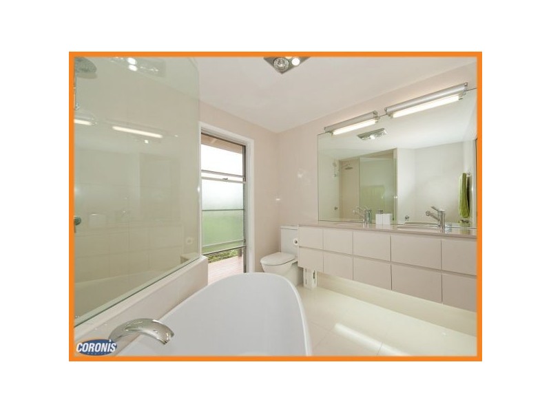 11 Plucks Road, Arana Hills QLD 4054