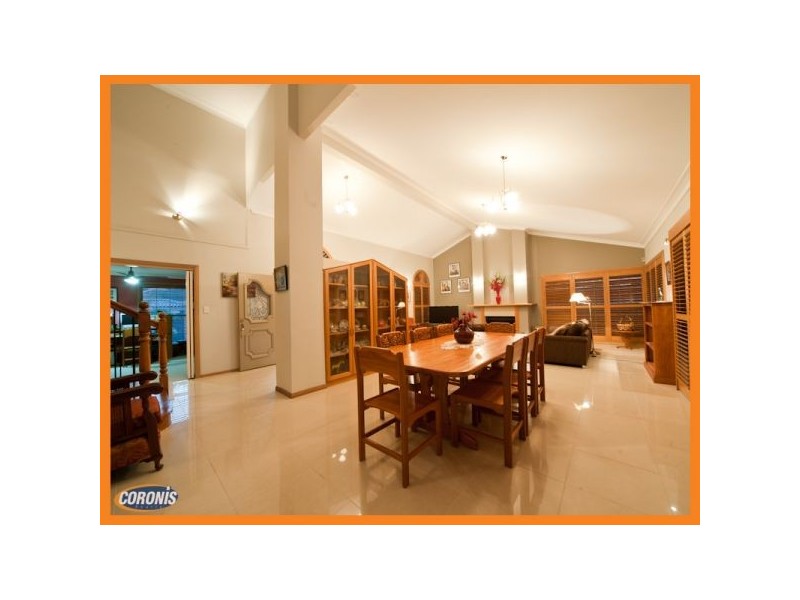 4 St Andrews Crescent, Carindale QLD 4152