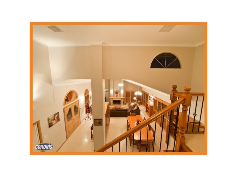 4 St Andrews Crescent, Carindale QLD 4152