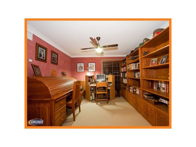 4 St Andrews Crescent, Carindale QLD 4152