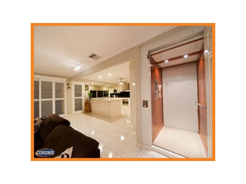 4 St Andrews Crescent, Carindale QLD 4152