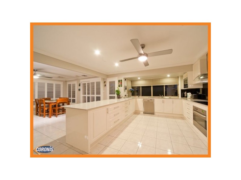 4 St Andrews Crescent, Carindale QLD 4152