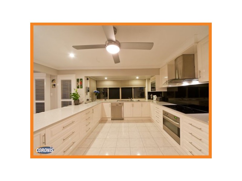 4 St Andrews Crescent, Carindale QLD 4152